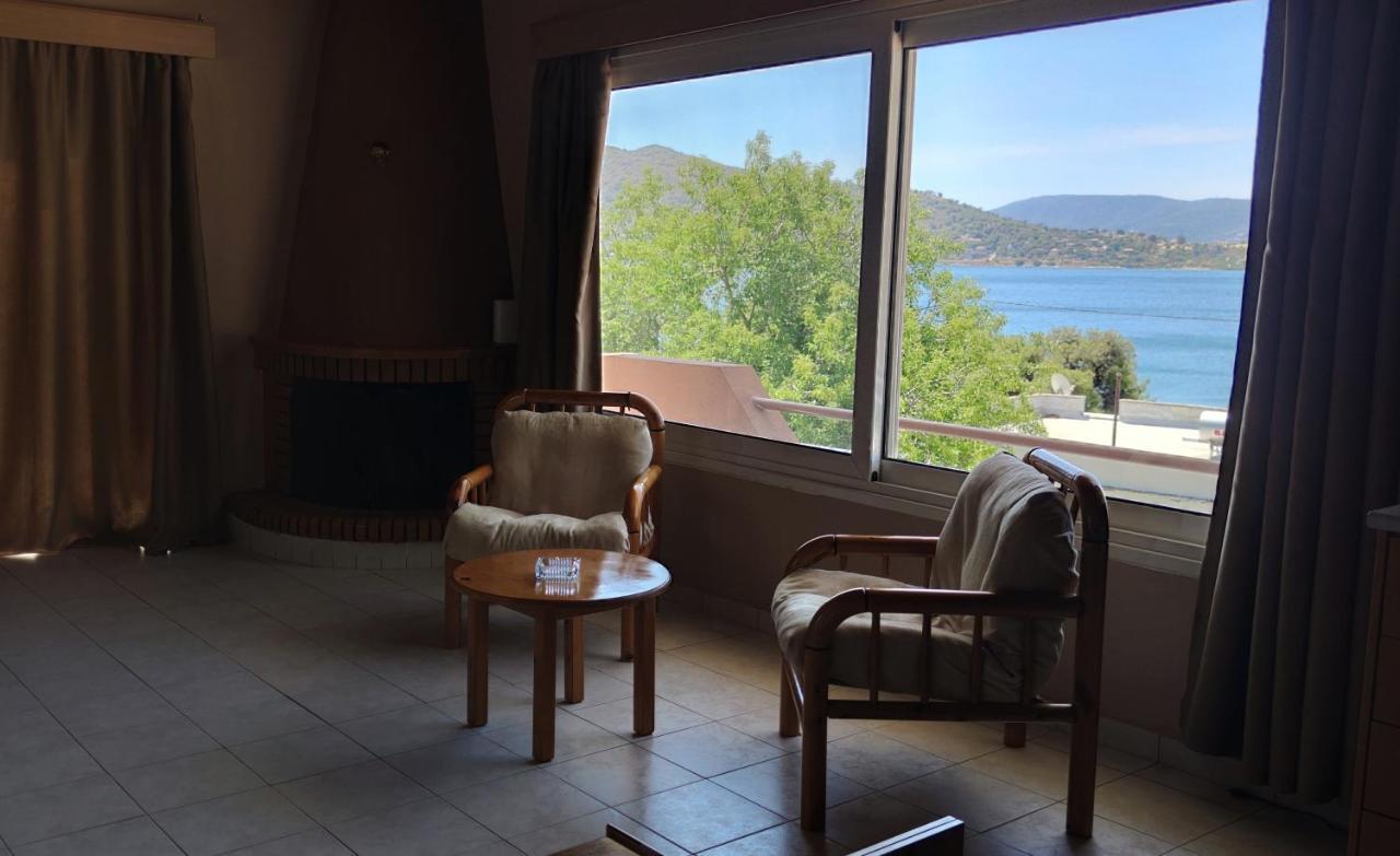 Penthouse Studio Next To The Sea Salamis Exterior photo