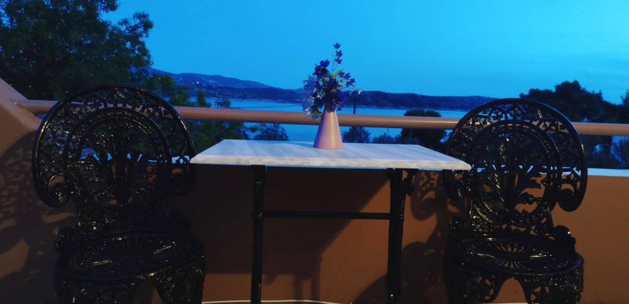 Penthouse Studio Next To The Sea Salamis Exterior photo