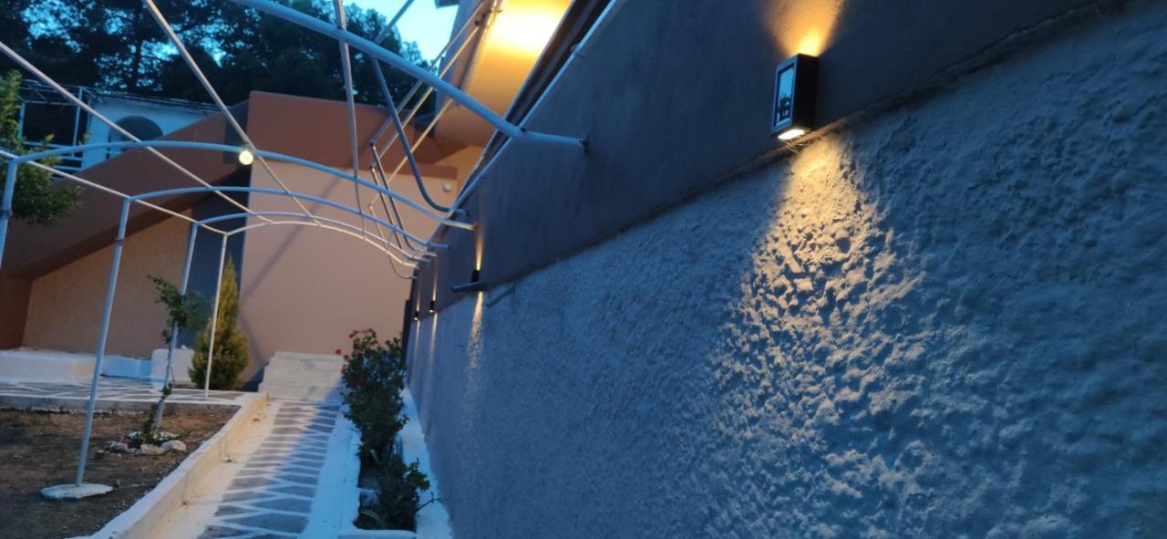 Penthouse Studio Next To The Sea Salamis Exterior photo