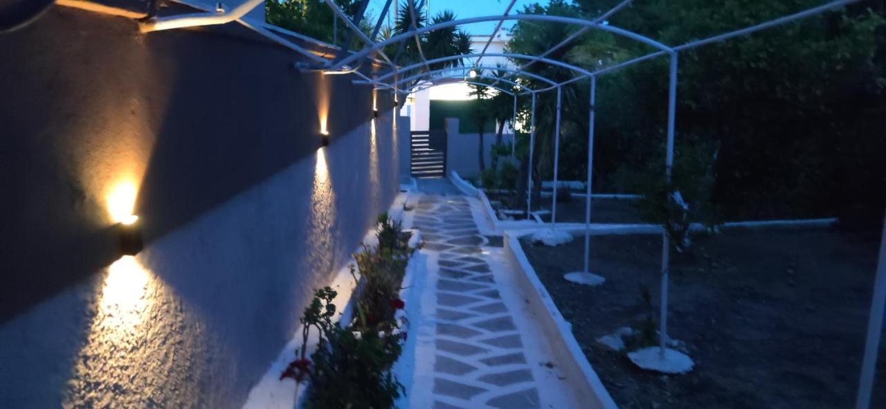 Penthouse Studio Next To The Sea Salamis Exterior photo